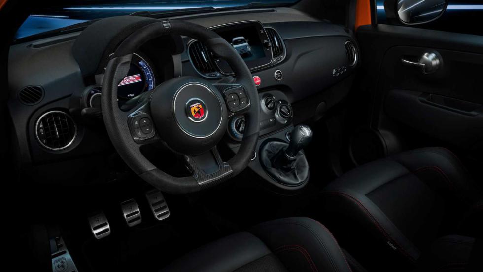 Τα Abarth 595 και 695 βάφονται από την… ιστορία της μάρκας 